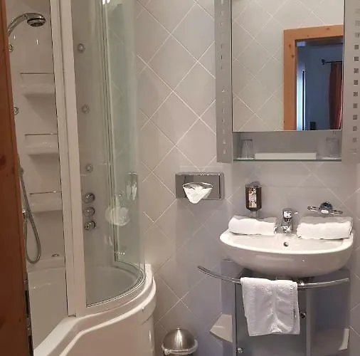 Hubertushof Garni Hotel 4*