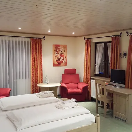 Hubertushof Garni Hotel 4*