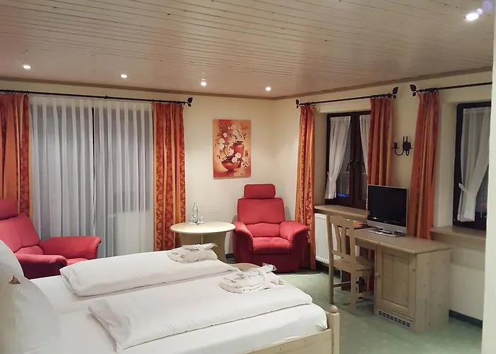 Hubertushof Garni Hotel 4*